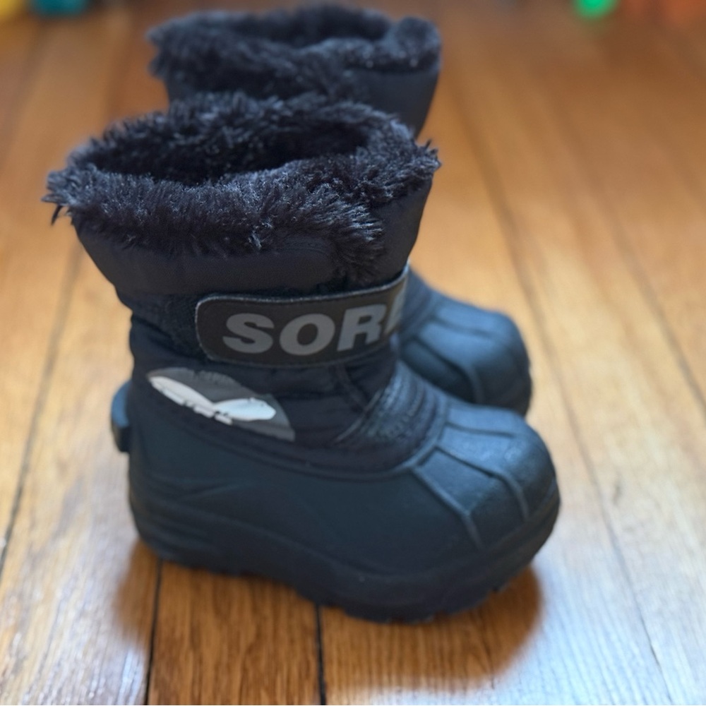 Sorel Black Snow Boots - Size 6
